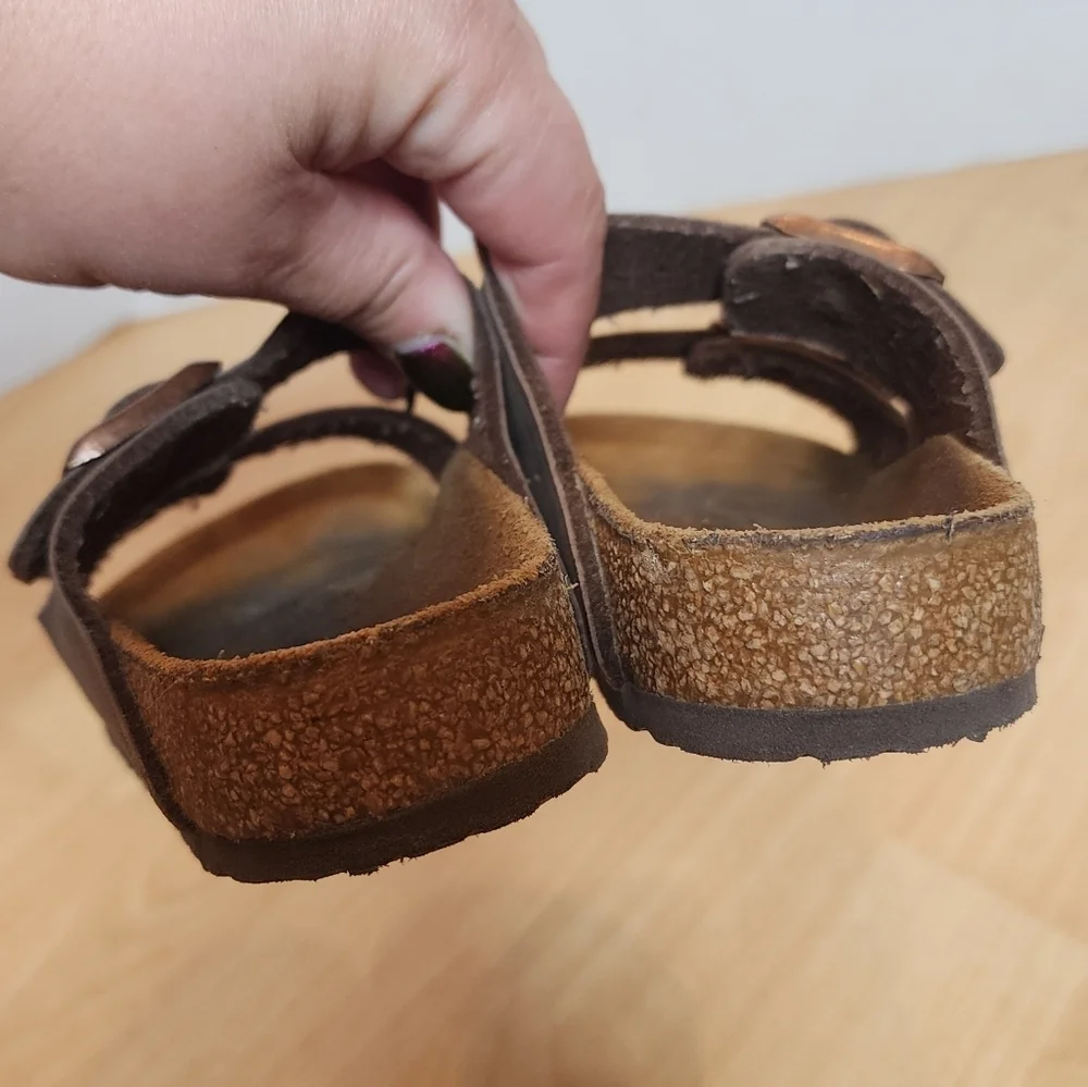 Birkenstock Arizona 2 Strap Brown Leather Sandals Kids size‎ 29 (11-11.5)